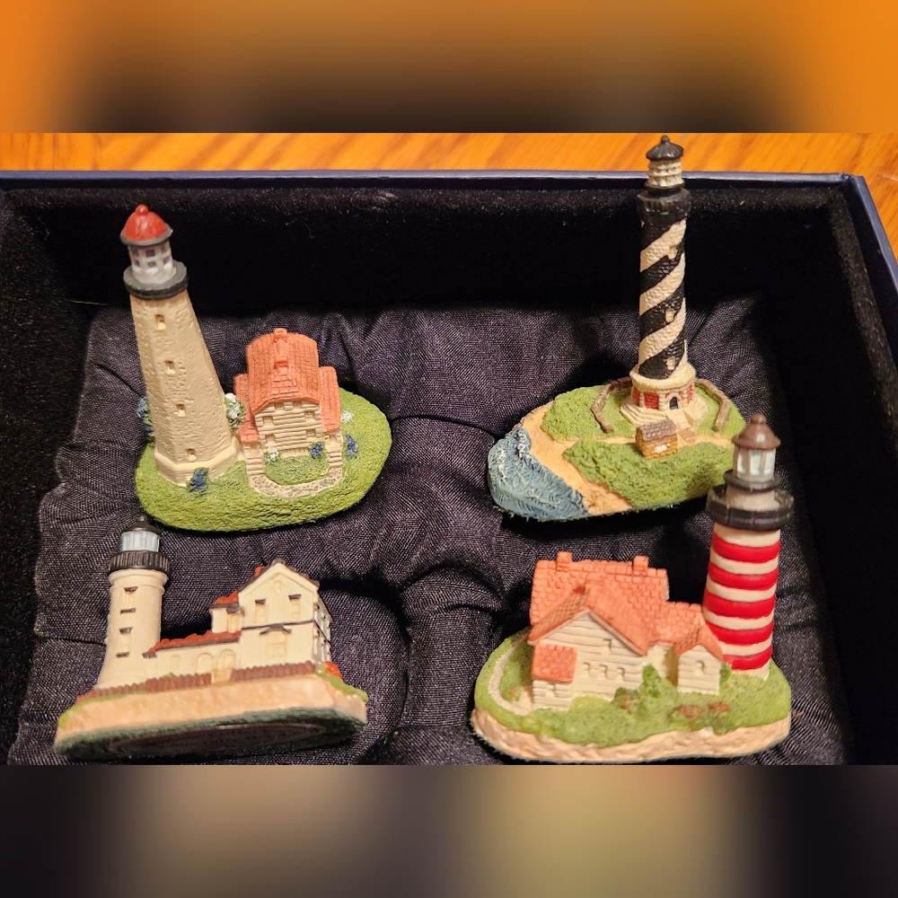 Miniature Lighthouse Figurine Set - Multicolor